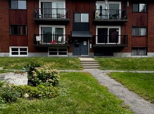 627 Carsons Rd #6, Ottawa, ON K1K2G9