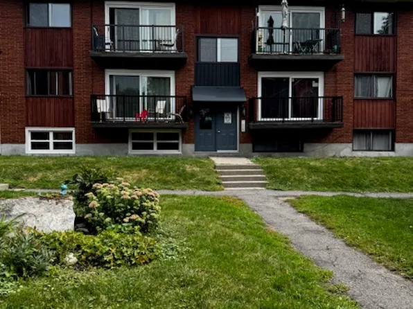 627 Carsons Rd #6, Ottawa, ON K1K 2G9