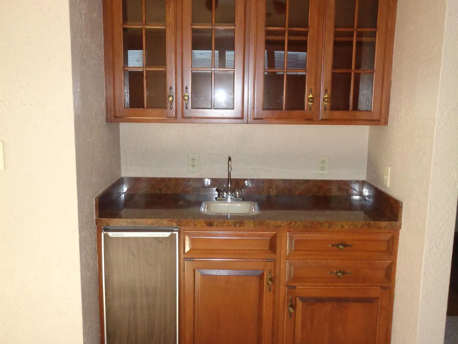 303 N Kansas Ave — Photo 4