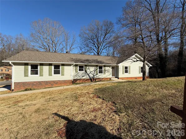 424 Holland Dr, Statesville, NC 28677