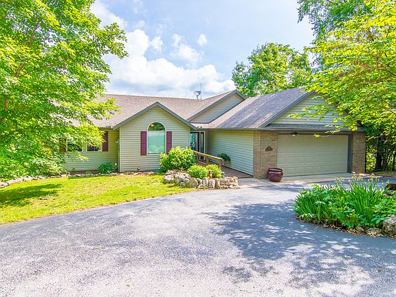 3rd image of 30 Shoshone Ln