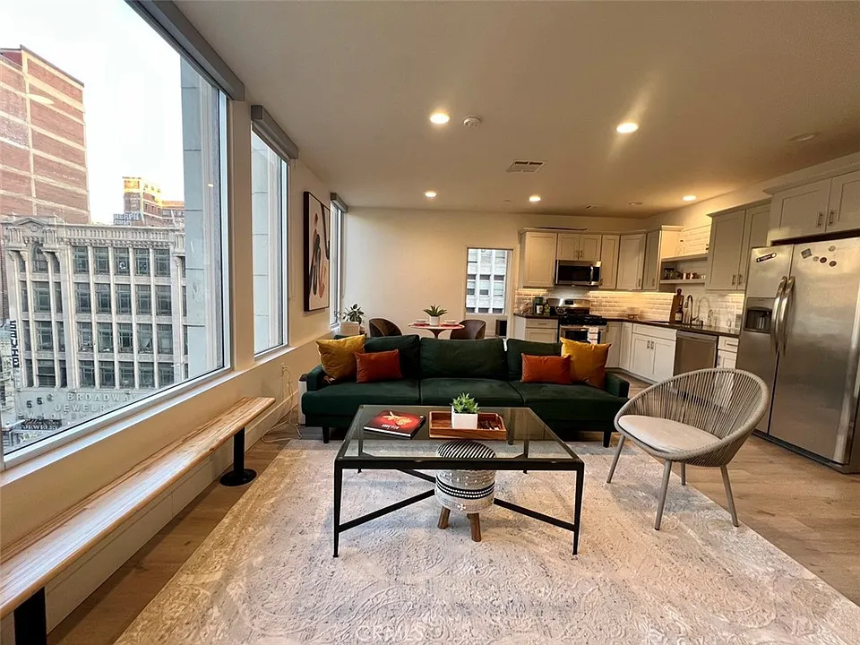 314 W 6th St #405