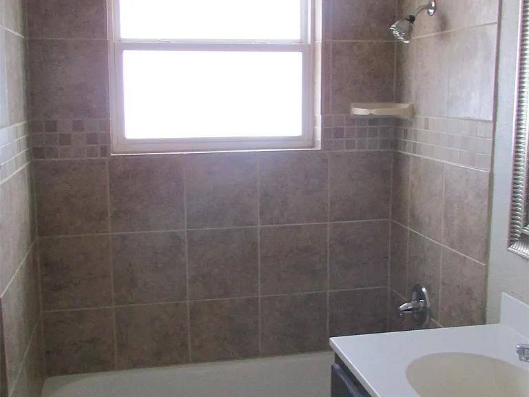 6108 SE 3rd St — Photo 2
