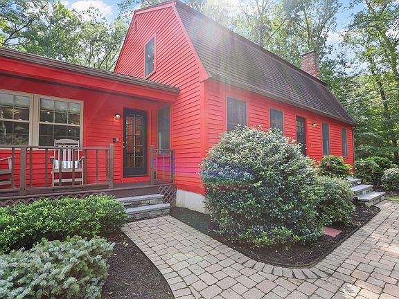 4th image of 11 Barrett Ln