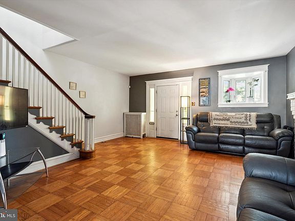 5th image of 154 Blackburn Ave