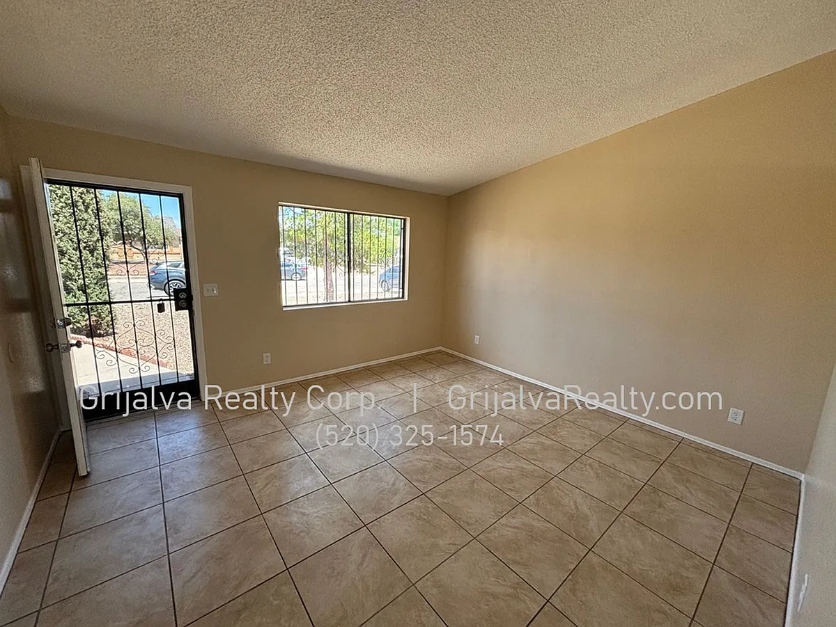 Building Photo - 1725 W Sauvignon Dr