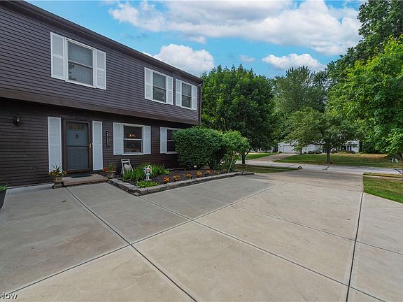 2nd image of 27992 Stonegate Cir