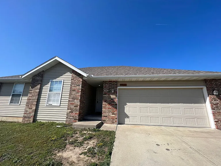 4515 E Chipmunk Ln — Photo 1