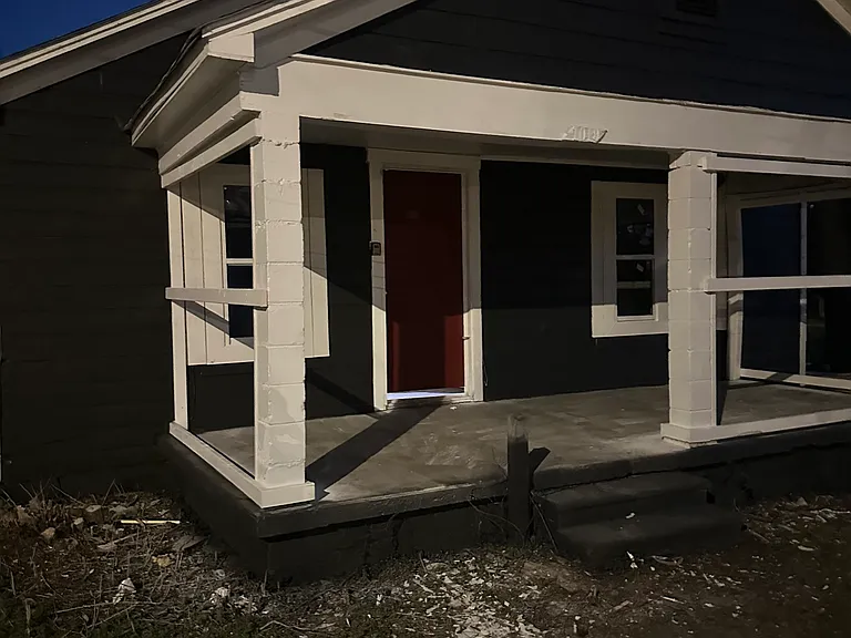1019 Hill Ave — Photo 1
