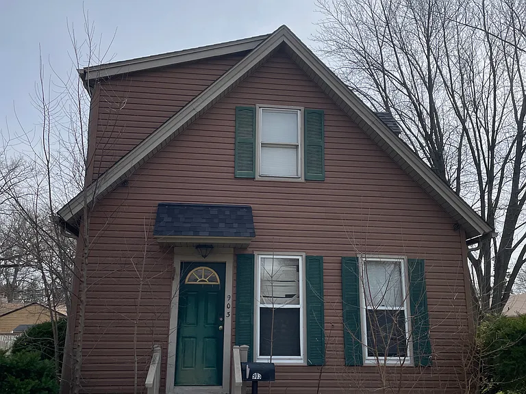 903 Logan Ave — Photo 1