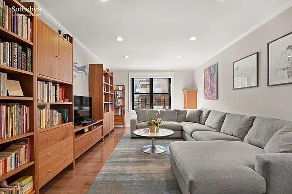 Sold by Sotheby's International Realty | media 11