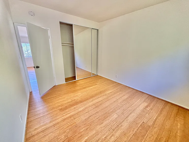 111-13 W Junipero St #F — Photo 3