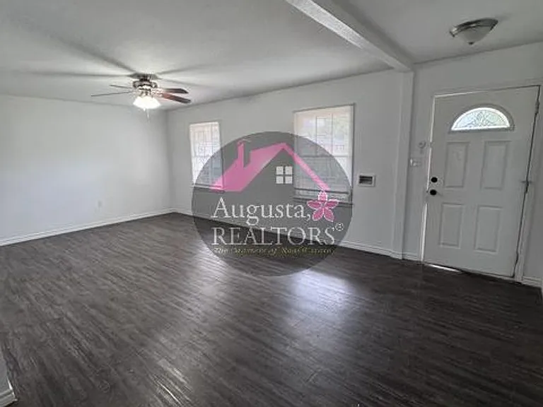 2626 Garfield Ave — Photo 5