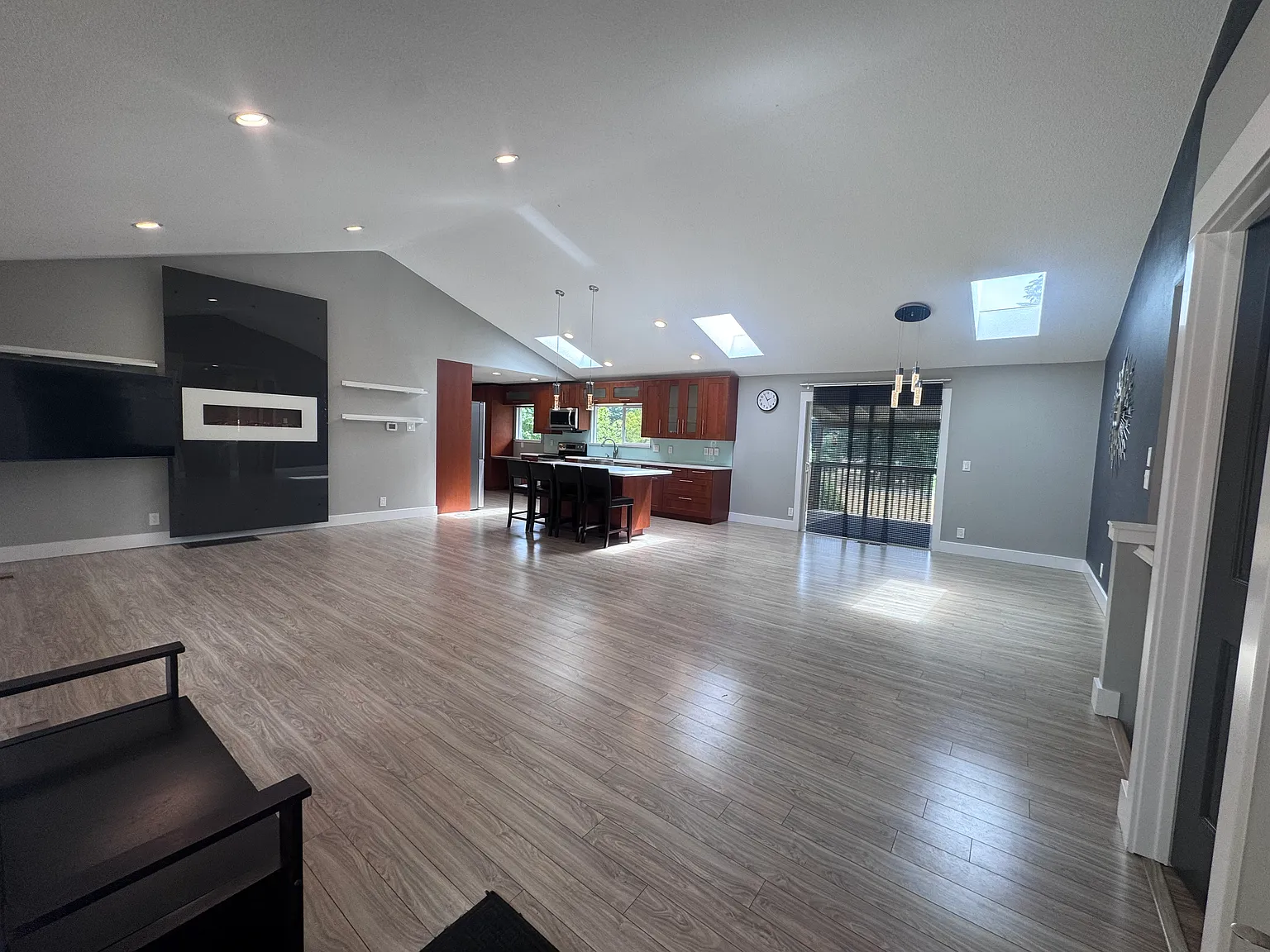 4 bed, 3.5 bath, 3000 sqft, $3,800 — Photo 2