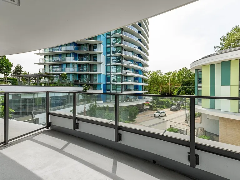 8189 Cambie St #302 — Photo 5