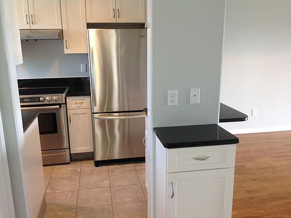 3rd image of 55 Brackett Pl APT C