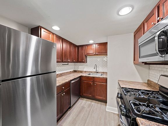 3rd image of 6 Kingswood Dr #11