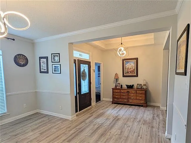 1104 Zachary Dr — Photo 2