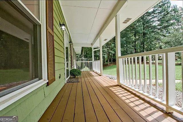 205 Kingswood Dr — Photo 2