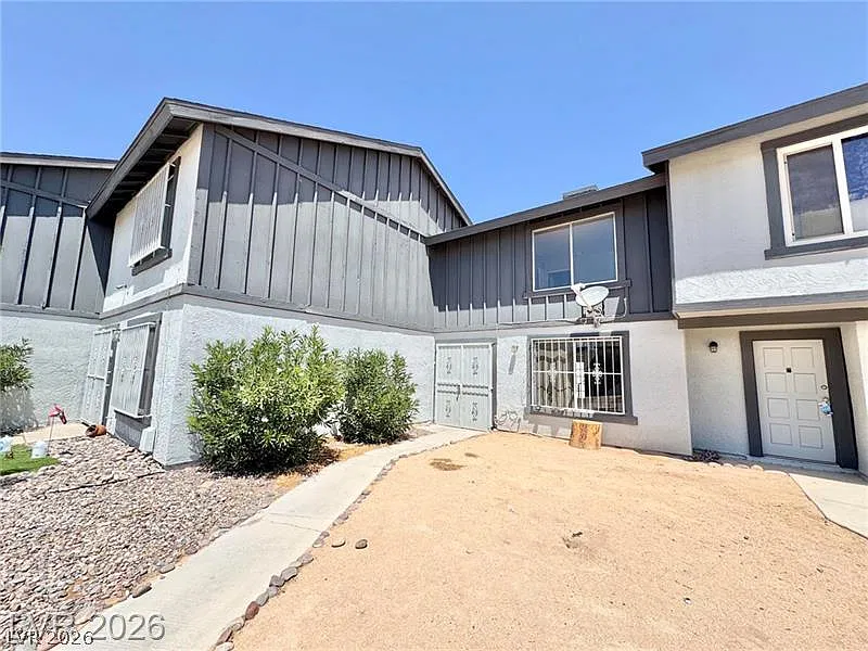 3 bed, 2.5 bath, 1159 sqft, $1,375 — Photo 1