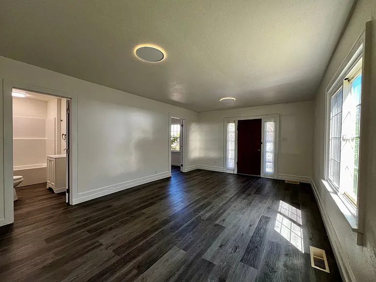 808 S 17th Ave — Photo 3