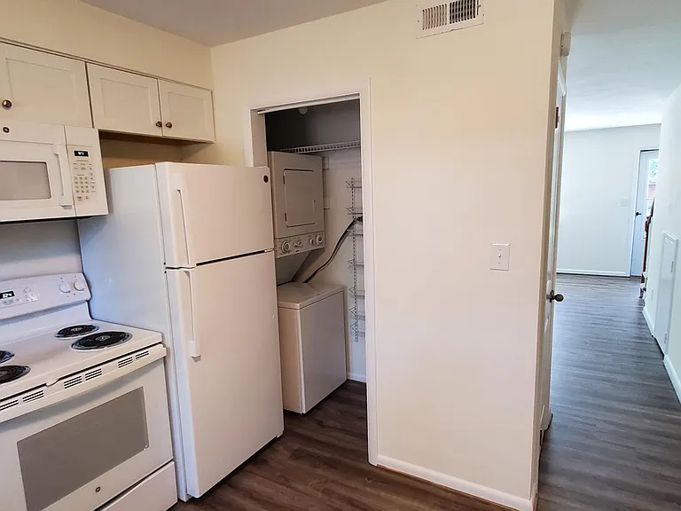 2130 Wake Forest St — Photo 5