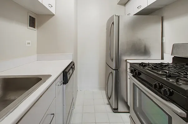 Sold by R New York | media 6