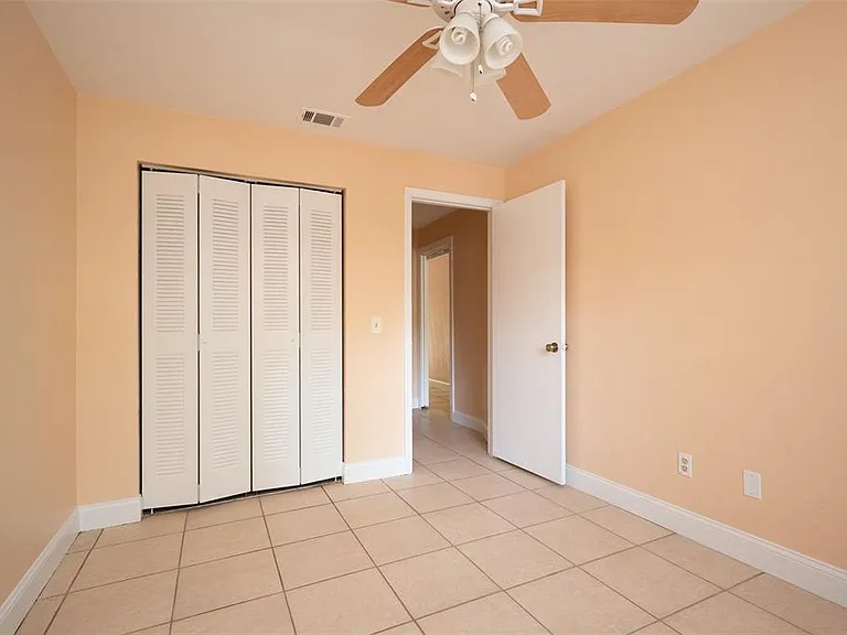 3409 NW 52nd Ter — Photo 14