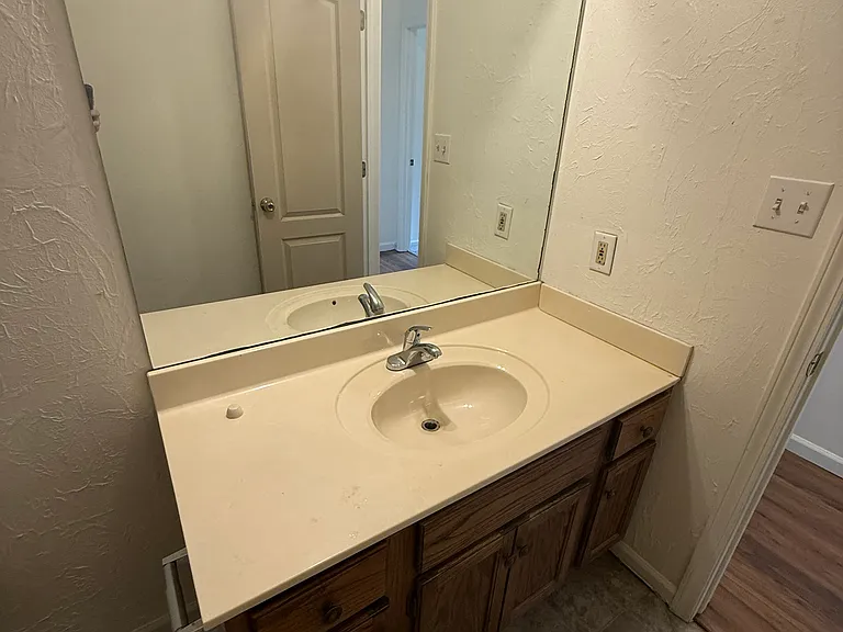 2216 Jonathan Ln — Photo 9