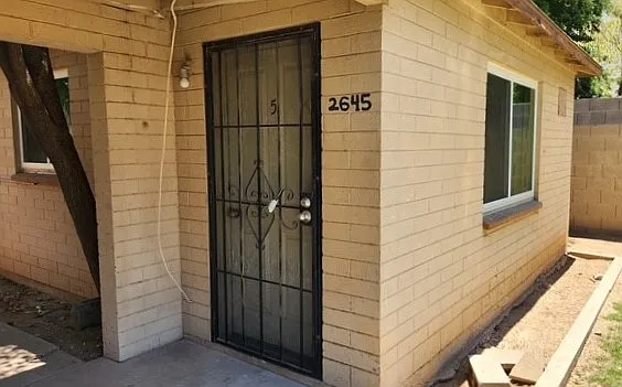 2645 W Morten Ave #5 — Photo 4