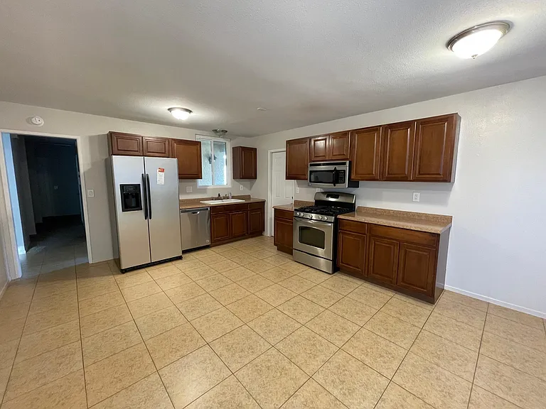 3952 Shenandoah Dr — Photo 4