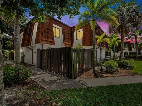 2220 White Pine Circle, Greenacres, FL 33415