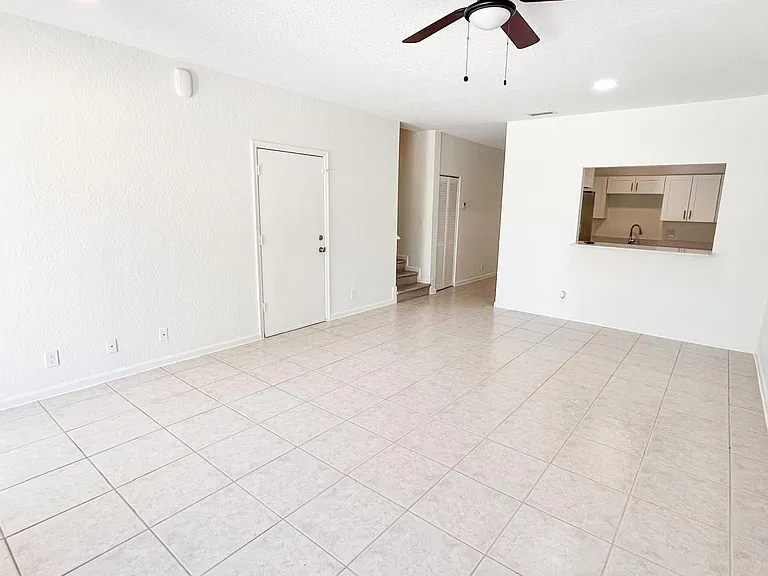 1438 Hawthorne Pl — Photo 2