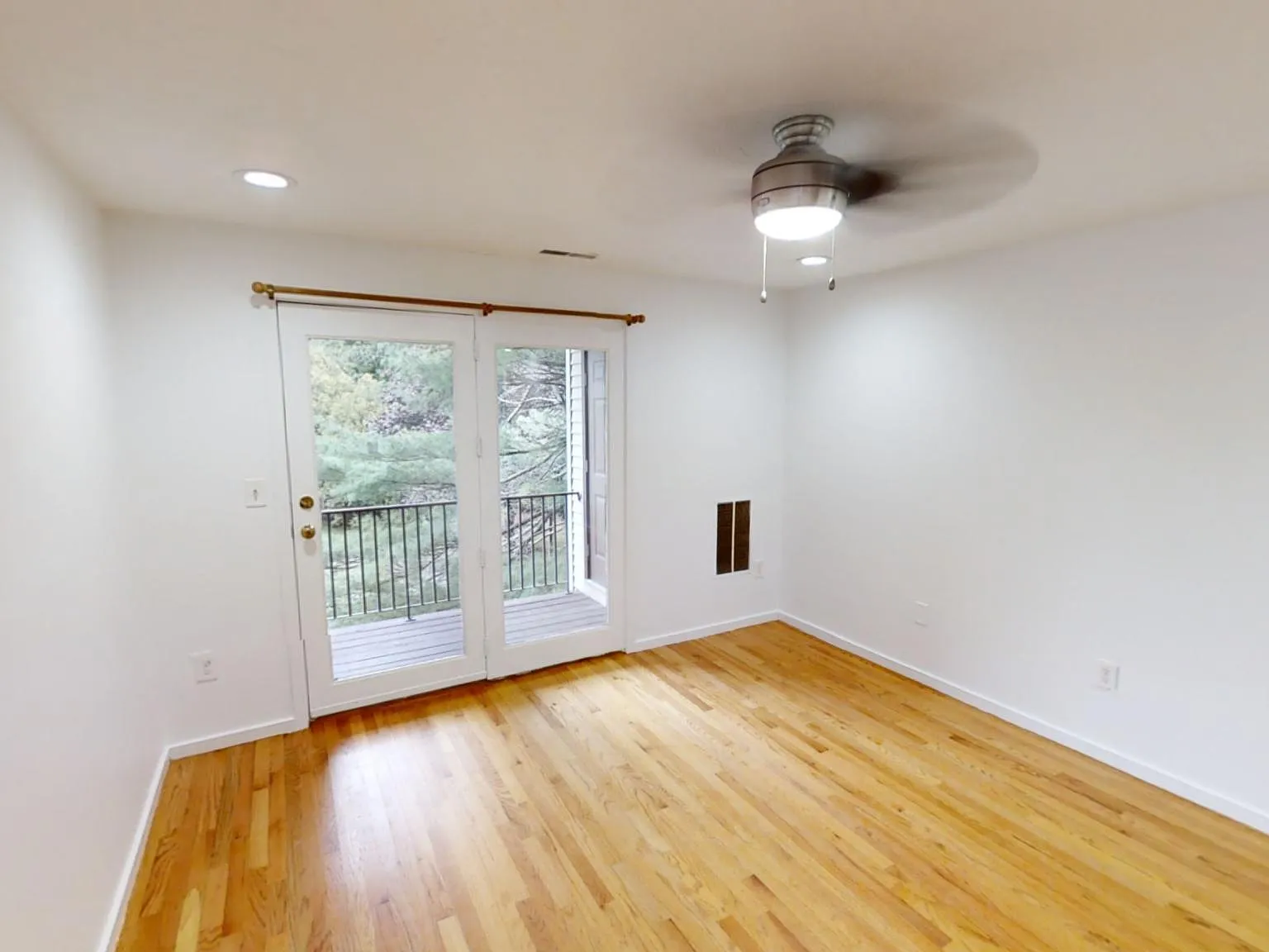 2 bed, 730 sqft, $2,150 — Photo 2