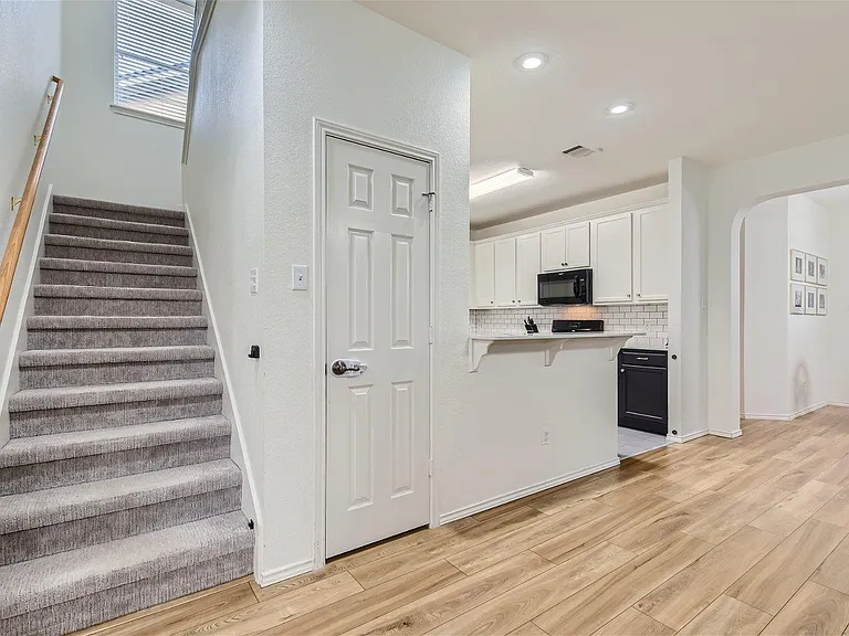 1717 Thompson Trl — Photo 11