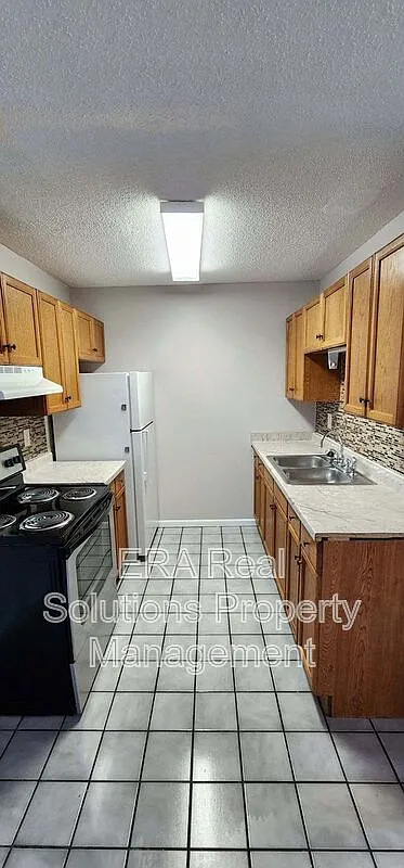 3 bed, 1.5 bath, 1132 sqft, $1,100 — Photo 4
