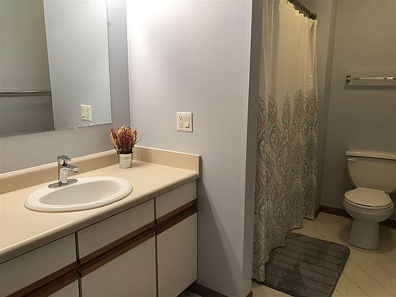 5th image of 540 Augusta Cir APT 8