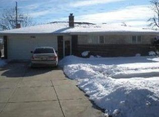 725 Ambleside Rd, Des Plaines, IL 60016