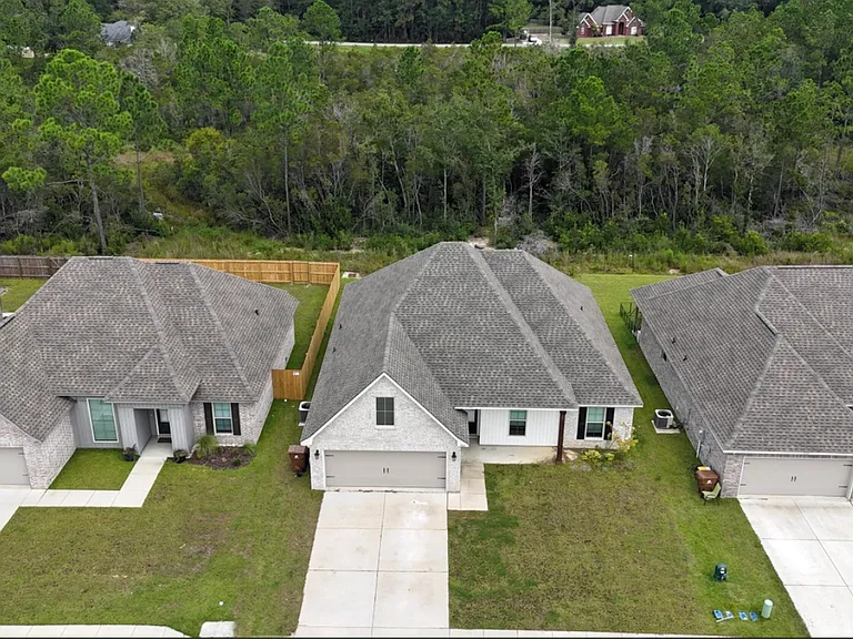 3766 Hamilton Dr — Photo 2