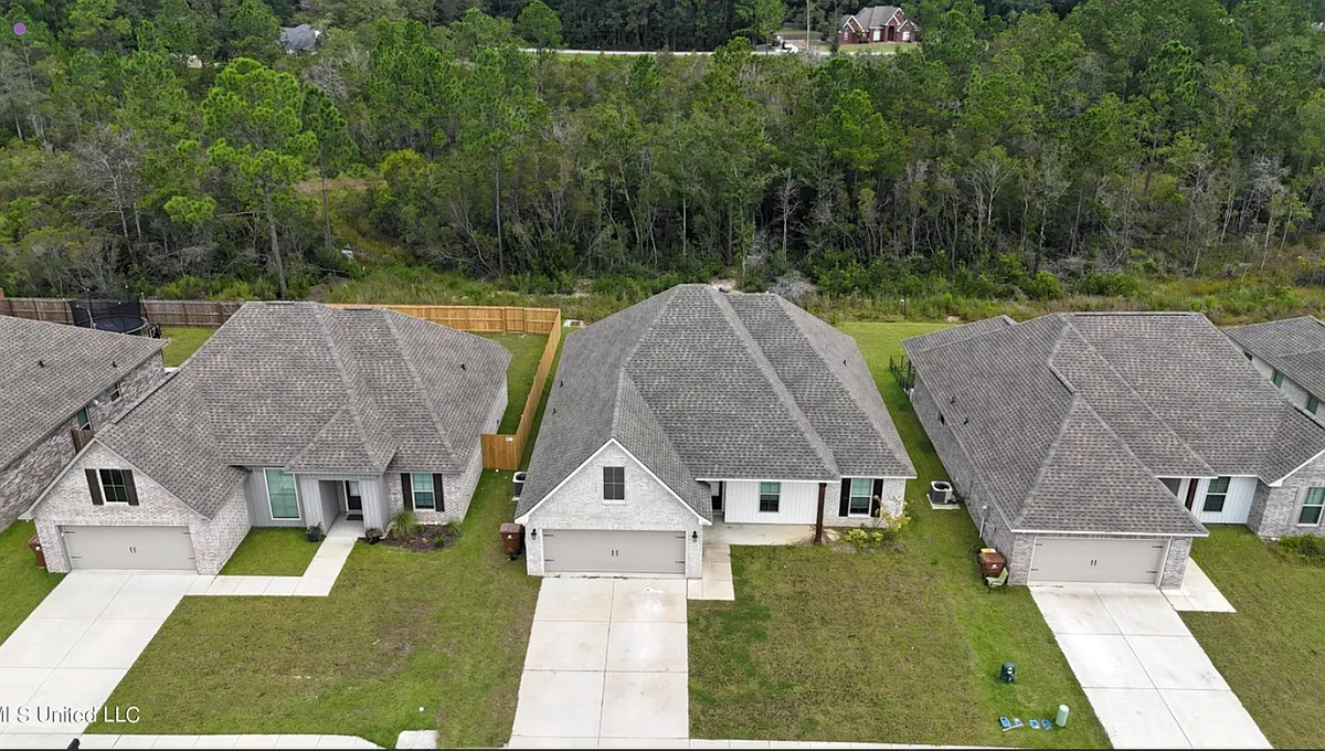 Building Photo - 3766 Hamilton Dr