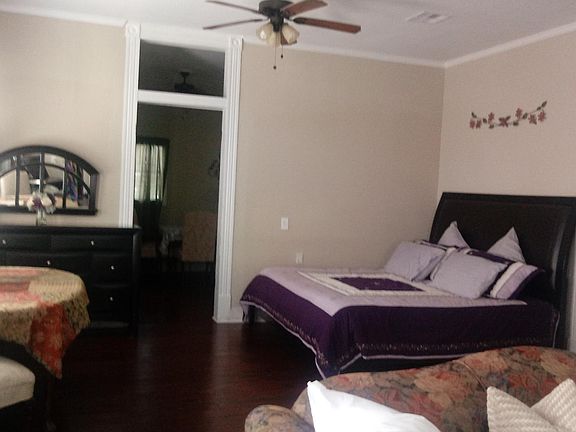 3rd image of 811 24th St #1