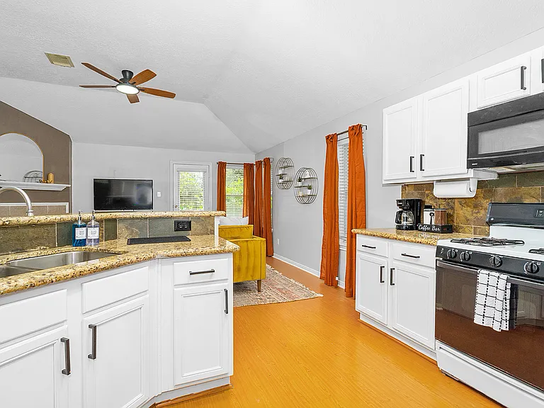 18311 Brenwood Manor Dr — Photo 9