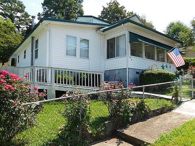 1st image of 1302 W 4th Ave