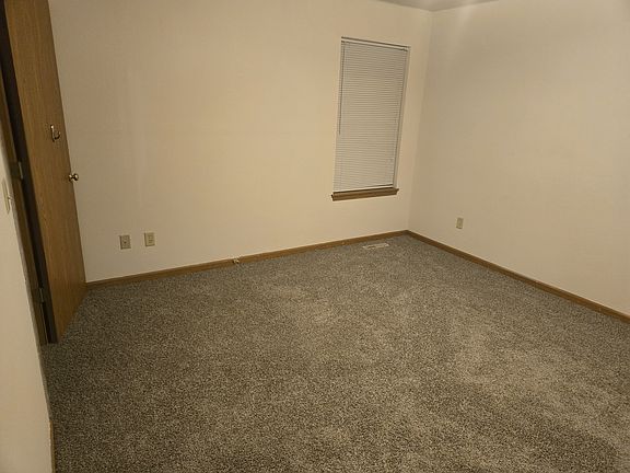 5th image of 903 N Jones Ct