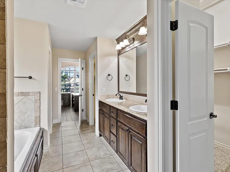 5005 NW 155th St — Photo 13