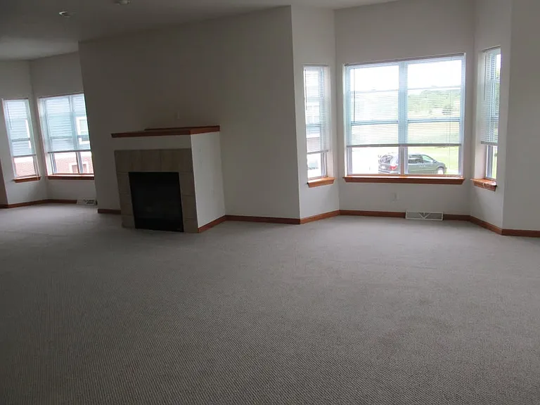 1014 Providence Cmn — Photo 5