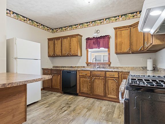 5th image of 817 W Madison St