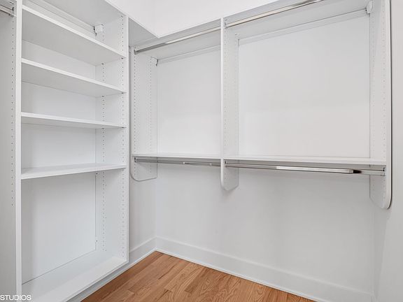 5th image of 4405 N Artesian Ave #205