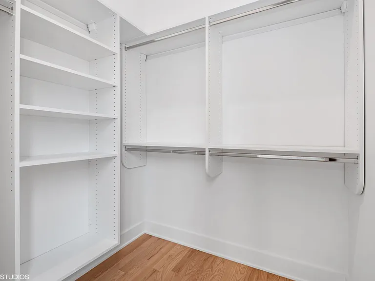 4405 N Artesian Ave #205 — Photo 5