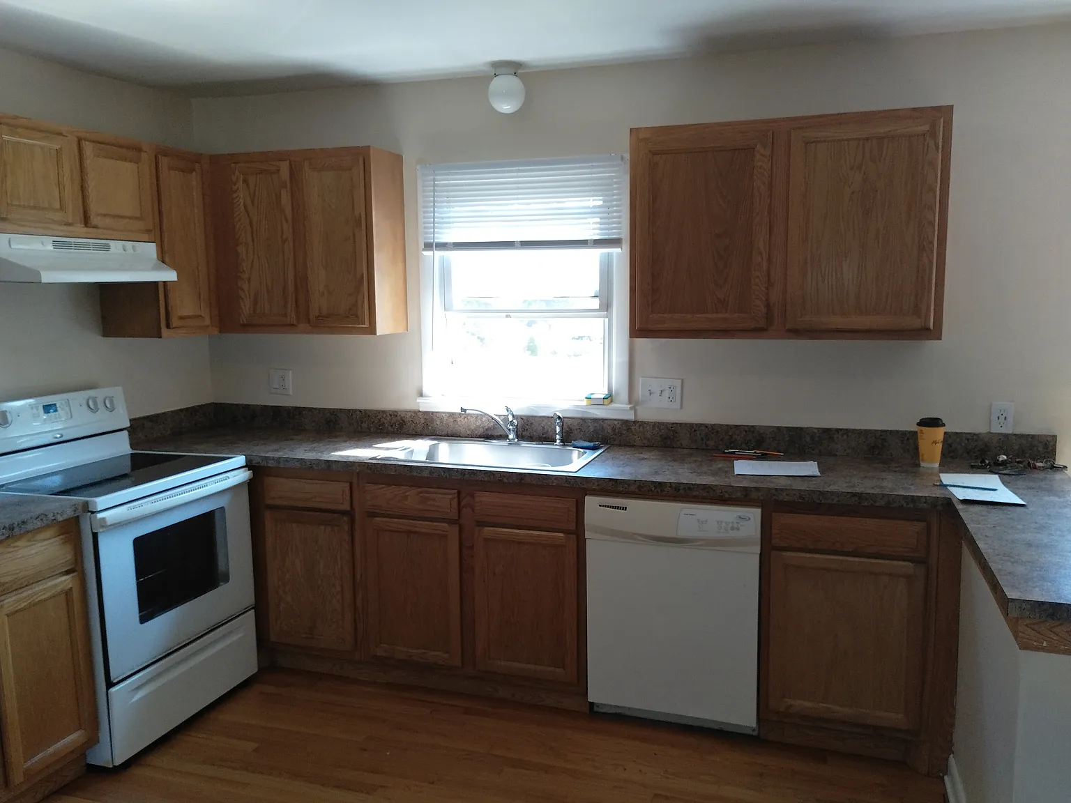 3 bed, 1050 sqft, $2,100 — Photo 4